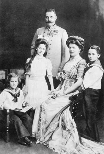 Gavrilo Princip och skotten i Sarajevo - Franz Ferdinand och Sophie med sina barn